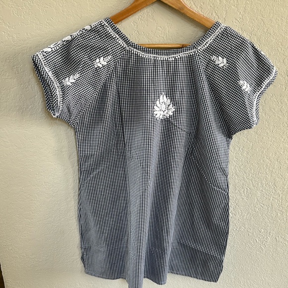 NWT Black and White Gingham Embroidered Top - Picture 3 of 6